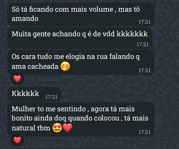 Milly: “Só tá ficando com mais volume, mas tô amando. Muita gente achando que é de verdade. Os cara tudo me elogia na rua falando que ama cacheada. Mulher, tô me sentindo: agora tá mais bonito ainda do que quando colocou, tá mais natural também.”